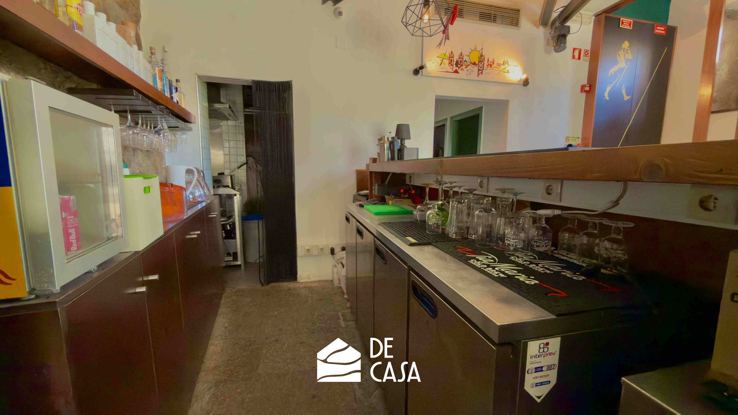 Espaço Comercial para Trespasse: Bar em Pleno Funcionamento!
